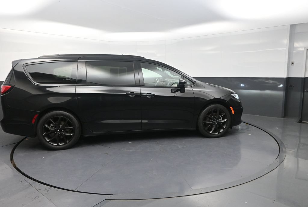 Used 2025 Chrysler Pacifica Limited FWD image 12