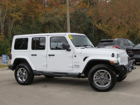 Used 2021 Jeep Wrangler Unlimited Sahara image 2