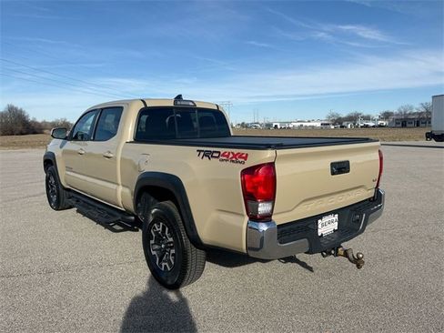 Used 2016 Toyota Tacoma TRD Off-Road image 11