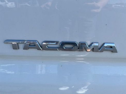 Used 2014 Toyota Tacoma PreRunner w/ SR5 Package RWD image 16