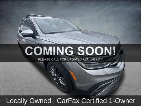 Used 2024 Volkswagen Tiguan SE w/ Panoramic Sunroof Package AWD/4WD image 1