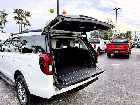 New 2026 Ford Expedition Active image 4