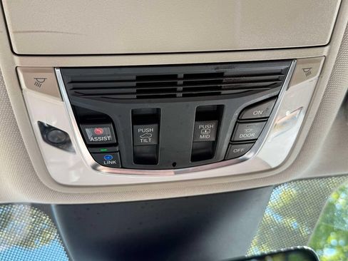Used 2023 Acura MDX w/ Technology Package AWD/4WD image 28