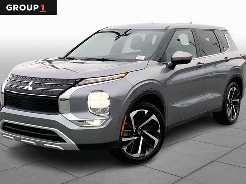 Used 2024 Mitsubishi Outlander SE image 1