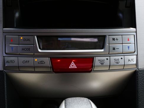 Used 2011 Subaru Legacy 2.5i Limited AWD/4WD image 31