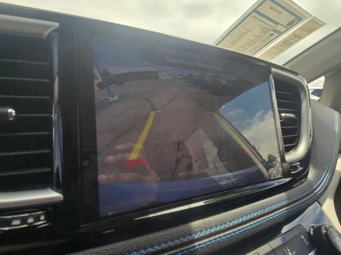Used 2021 Chrysler Pacifica Touring FWD image 17