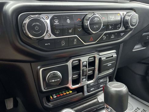 Used 2022 Jeep Gladiator Overland AWD/4WD image 14