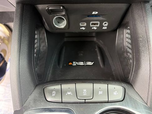 Used 2022 Chevrolet TrailBlazer RS w/ Technology Package FWD image 13