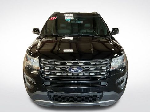 Used 2017 Ford Explorer XLT w/ Equipment Group 202A AWD/4WD image 9