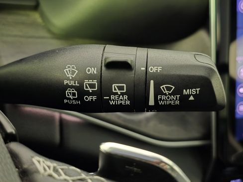 Used 2022 Jeep Grand Cherokee L Limited w/ Luxury Tech Group II image 51