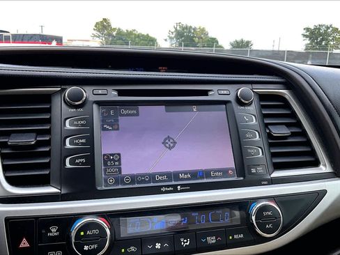 Used 2015 Toyota Highlander XLE FWD image 33