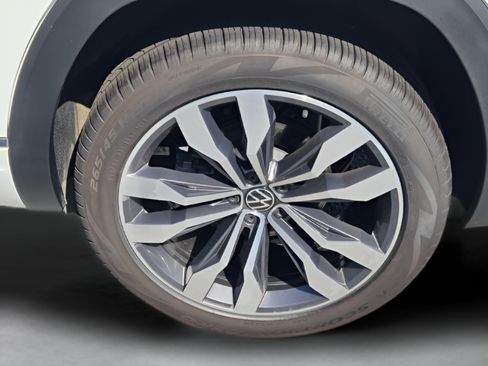 Certified 2021 Volkswagen Atlas Cross Sport SEL R-Line FWD image 31