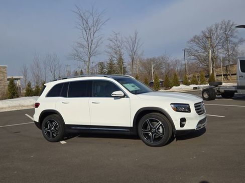 New 2026 Mercedes-Benz GLB 250 4MATIC image 2
