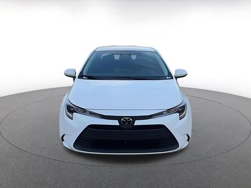 Used 2025 Toyota Corolla LE image 4