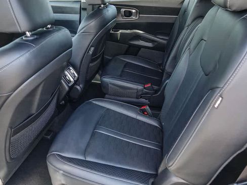 Certified 2025 Kia Sorento EX w/ EX Panoramic Sunroof Package image 17