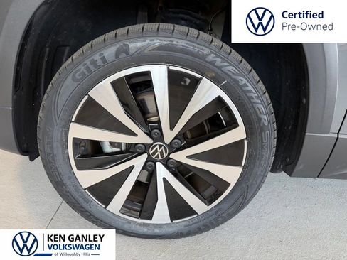 Used 2023 Volkswagen Taos SE w/ Panoramic Sunroof Package AWD/4WD image 27