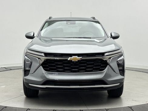 Used 2026 Chevrolet Trax LT FWD image 2