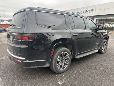 Used 2023 Jeep Wagoneer 4WD w/ Premium Group I image 5