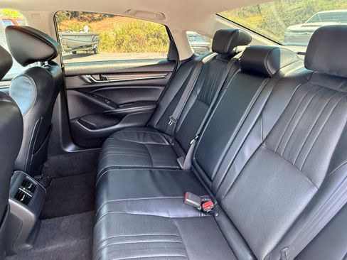 Used 2018 Honda Accord Touring image 10
