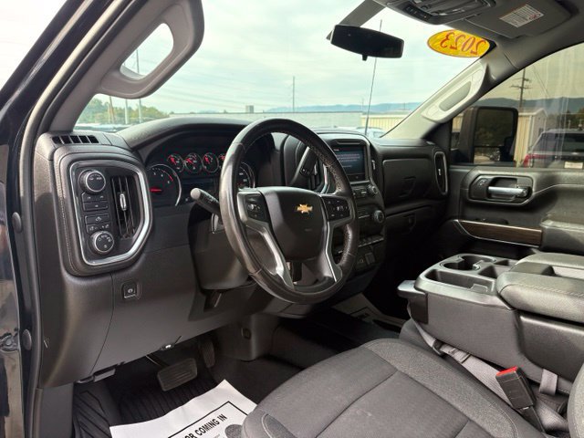 Used 2023 Chevrolet Silverado 2500 LT AWD/4WD image 3