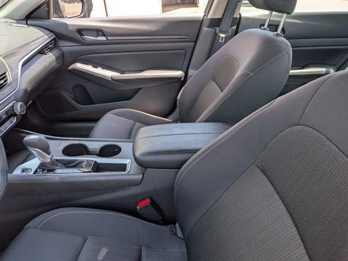 Used 2025 Nissan Altima 2.5 SV FWD image 14