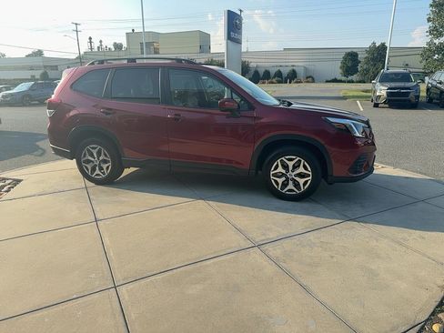 Certified 2023 Subaru Forester Premium AWD/4WD image 5