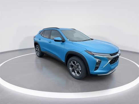 New 2026 Chevrolet Trax LT w/ LT Convenience Package image 2