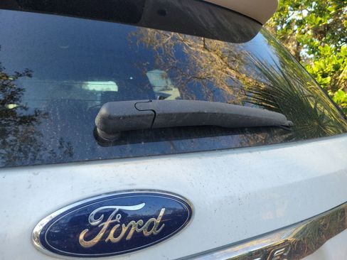 Used 2018 Ford Explorer XLT image 17