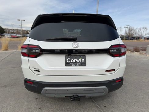 Used 2024 Honda Pilot TrailSport image 7