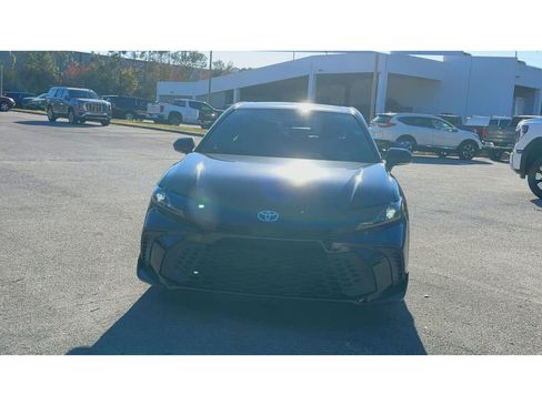 Used 2025 Toyota Camry SE image 7