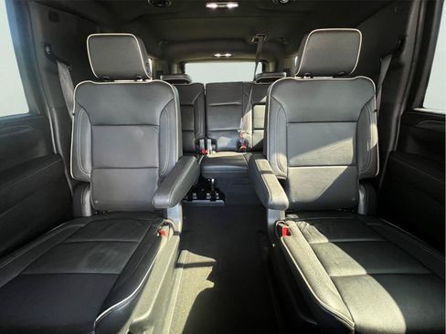 Used 2023 GMC Yukon XL SLT w/ SLT Luxury Package RWD image 29
