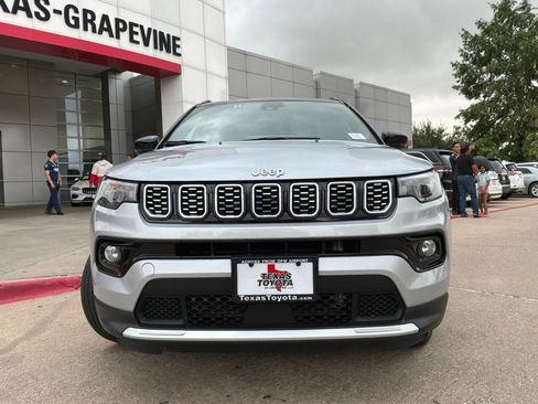Used 2025 Jeep Compass Limited AWD/4WD image 3