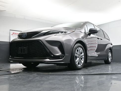 Used 2021 Toyota Sienna XSE w/ XSE Plus Package image 38