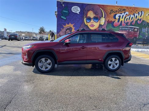 Used 2024 Toyota RAV4 XLE w/ Convenience Package image 2