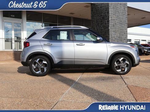 Certified 2025 Hyundai Venue SEL FWD image 7