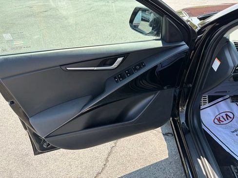 Certified 2023 Kia Niro EX Touring FWD image 18