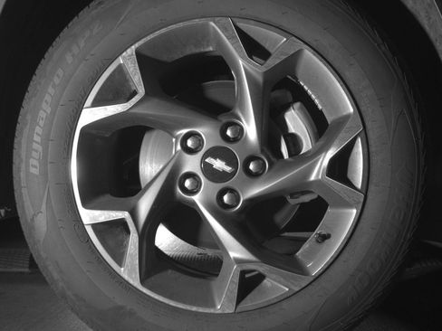 Used 2025 Chevrolet Trax LT FWD image 13