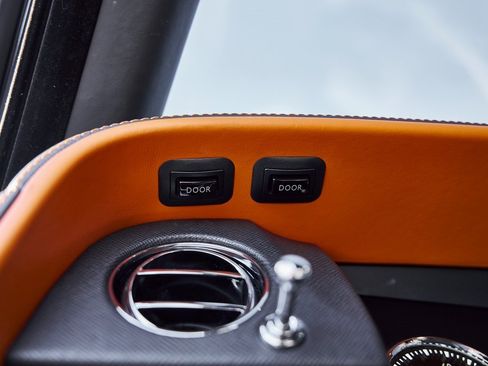 Used 2022 Rolls-Royce Cullinan Black Badge w/ Dark Exterior Package image 52