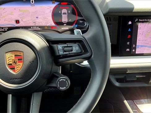 Used 2025 Porsche Cayenne image 40