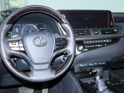 Used 2021 Lexus ES 300h w/ Luxury Package image 20