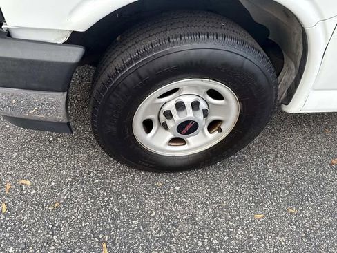 Used 2018 GMC Savana 2500 w/ Enhanced Convenience Package image 17