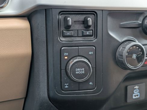 Used 2025 Ford F250 XLT w/ Black Appearance Package image 21