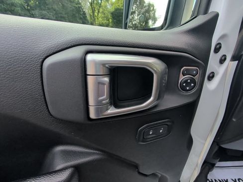Used 2024 Jeep Wrangler Unlimited AWD/4WD image 12