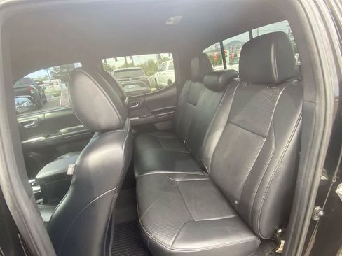 Certified 2018 Toyota Tacoma Limited AWD/4WD image 23