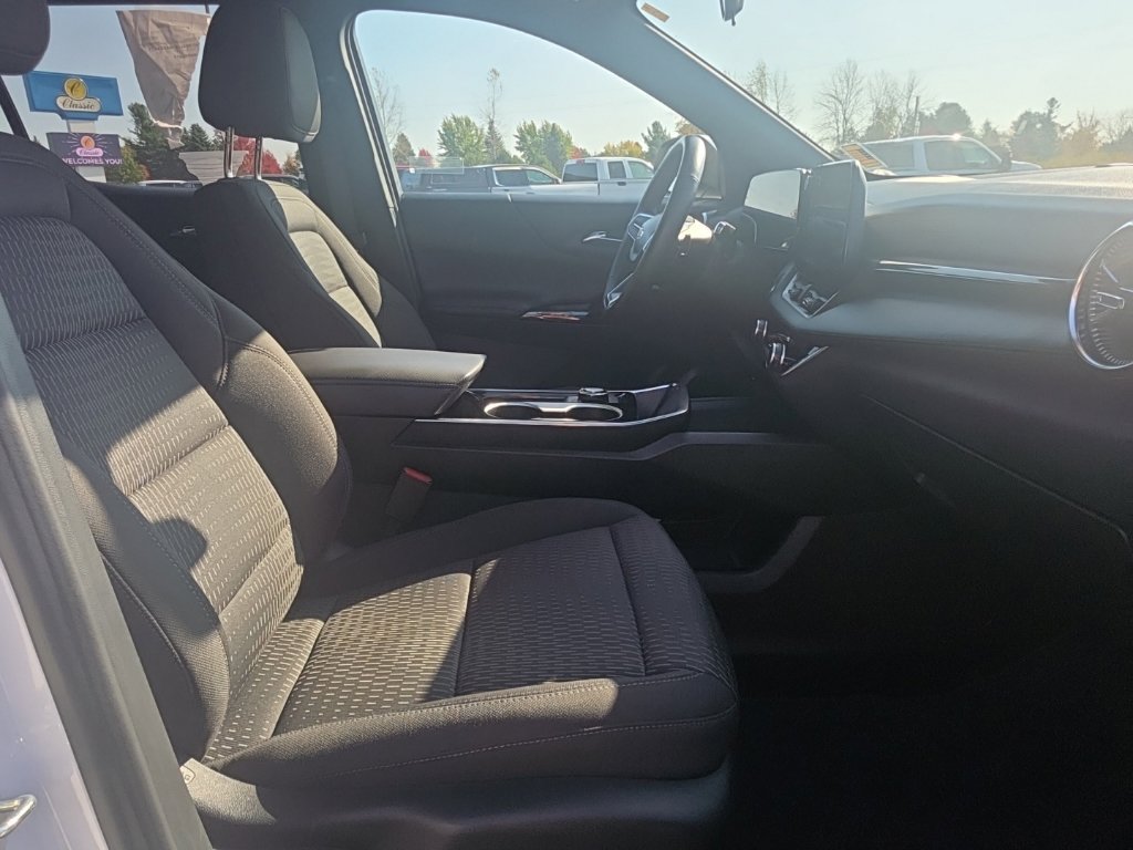 Used 2026 Chevrolet Equinox LT AWD/4WD image 23