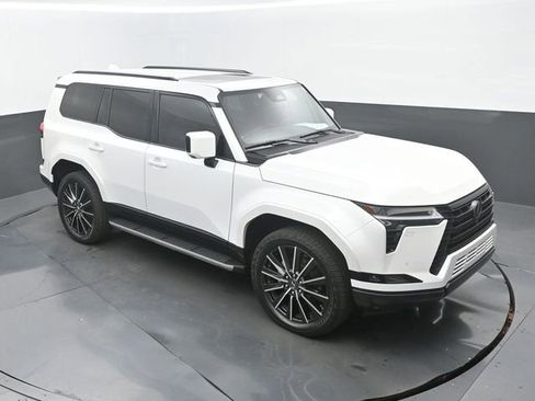 Used 2024 Lexus GX 550 w/ Accessory Package (31) image 30