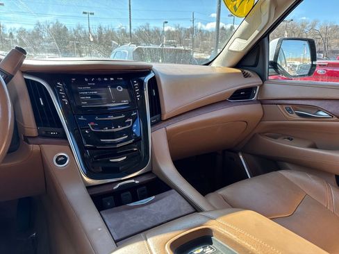 Used 2016 Cadillac Escalade Platinum image 47