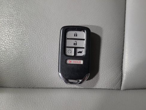 Used 2016 Honda Pilot Touring image 32