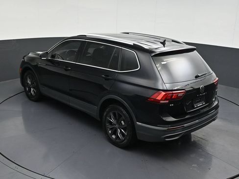 Used 2022 Volkswagen Tiguan SE w/ Panoramic Sunroof Package AWD/4WD image 16