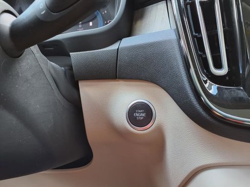 Certified 2024 Volvo XC40 B5 Plus image 28